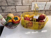 WIRE BASKETS WITH FRUIT