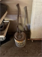 Co-Op oil can, 2 axes