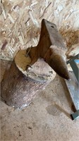 ANVIL ATTACHED TO A BLOCK OF WOOD