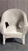 White wicker arm chair