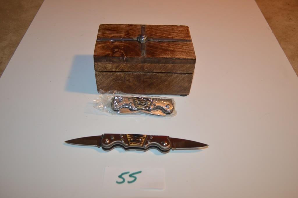 Small Wood Box With 2 Double Blade Knives