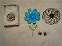 Vintage brooches & pr  pierced earrings