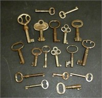 18 Antique Keys