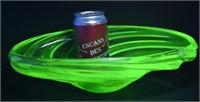 *Centre de table rave ouraline / uranium glass,