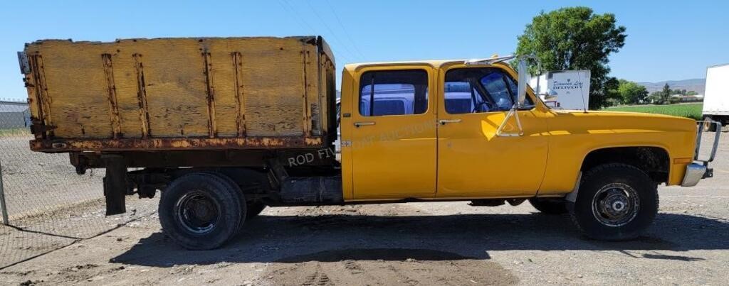 * 1991 Chevrolet Truck w/ Dump Bed (Non Runner)