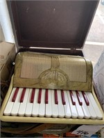 CAMERANO VINTAGE ACCORDIAN W/ CASE