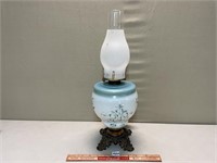 ANTIQUE BEAUTIFUL DESIGN OIL LAMP