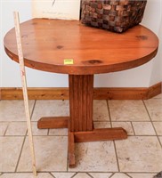Oak/Pine 32" Pedestal Table