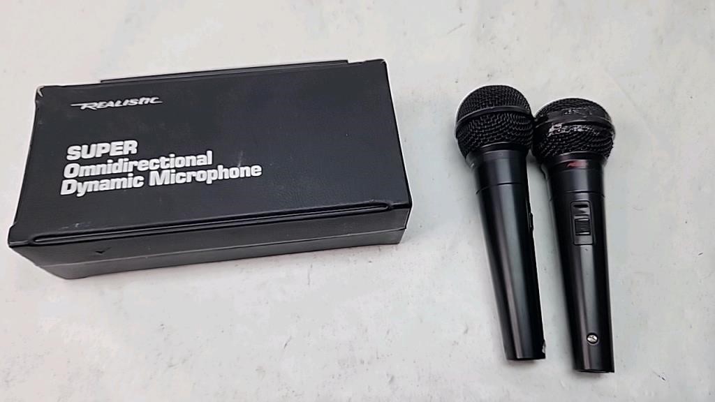 Realistic Microphone box with peavey Microphones