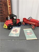Locomotive and Roadster mini pedal cars, 6"