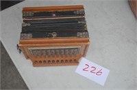 AWESOME EARLY 1900S SQUEEZEBOX (ACCORDIAN)