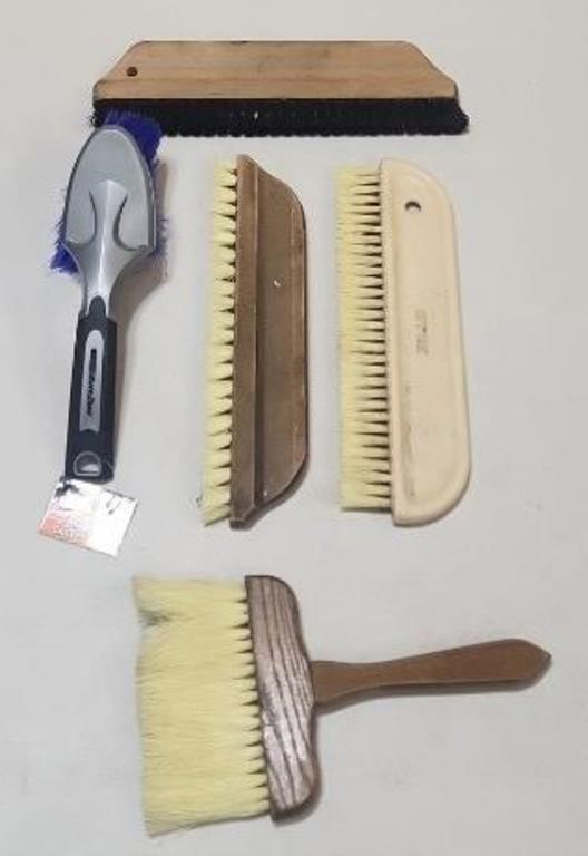 (5) Brushes