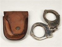 SPANISH STAR HANDCUFFS W/ LEATHER CASE