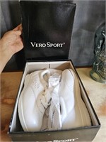 NEW in Box Vero Sport Womens Shoes sz 7