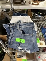 LOTOF 5 PAIRS OF JEANS MIXED SIZES