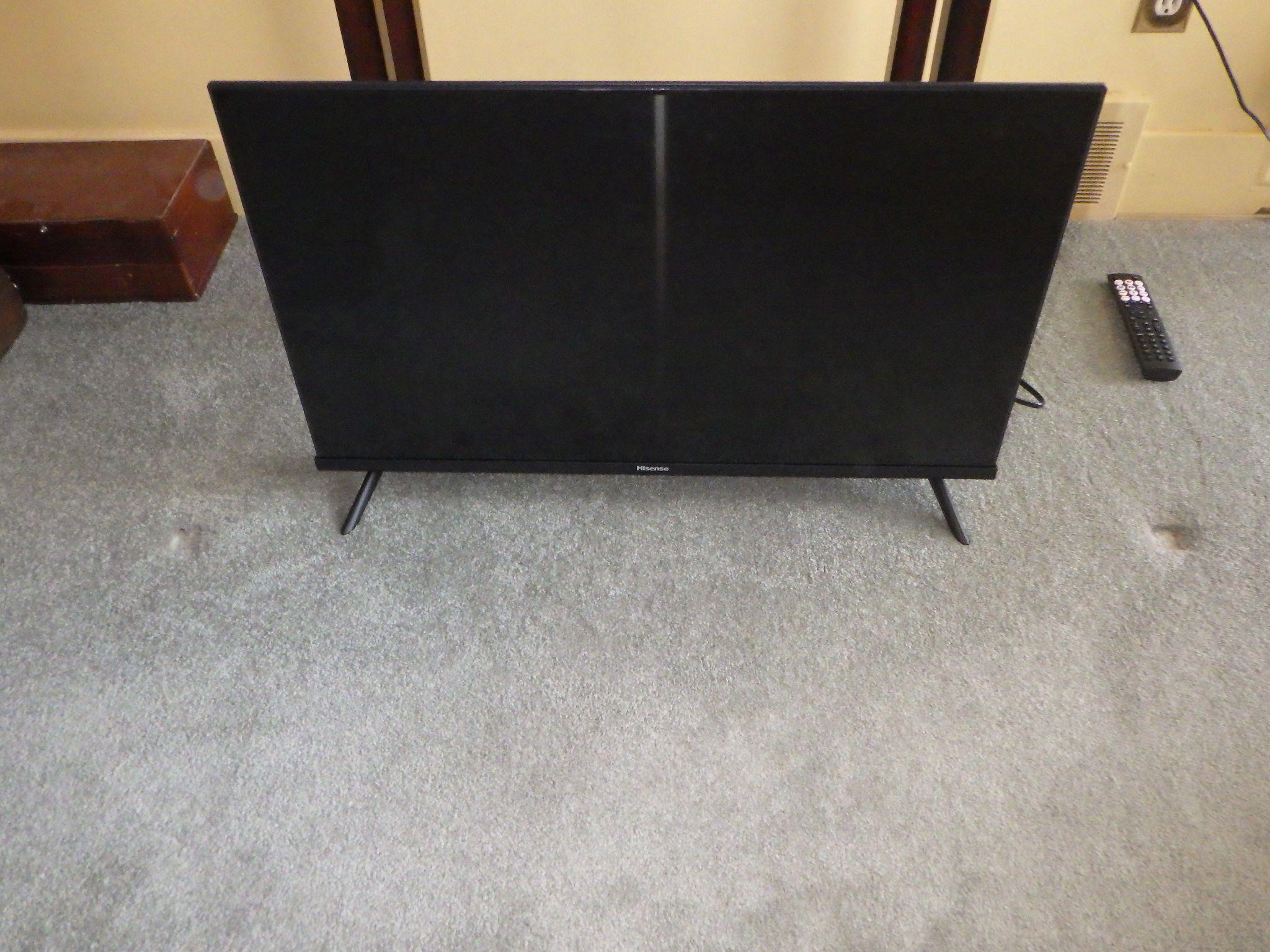 32" Hisense TV With Remote