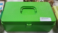 GREEN PLASTIC SEWIN BOX WITH CONTENTS