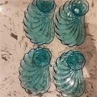 4 matching bubble blue sandwich plates with cups