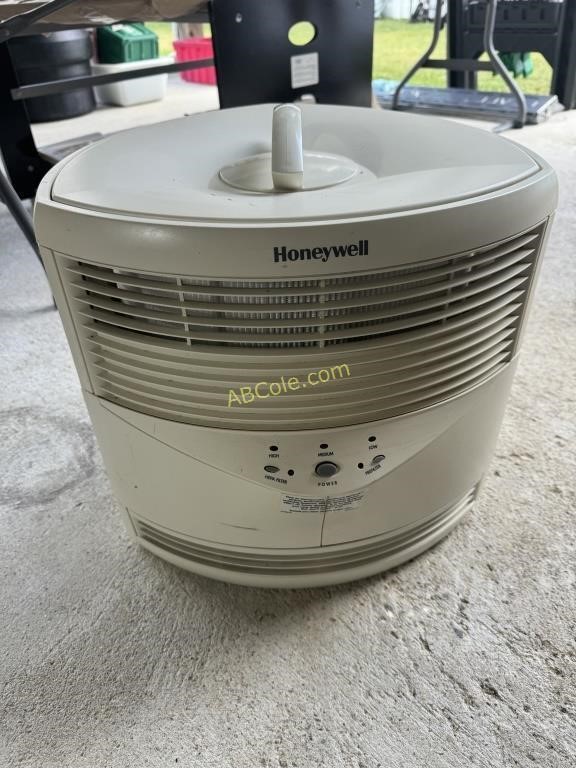Honeywell 3-speed air cleaner with HEPA filter
