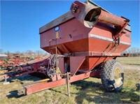 M&W 475 500 bu Grain Cart