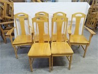 6 chaises en bois dont 2 capitaines