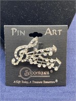 Rhinestone music symbol brooch