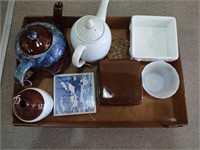 Teapot / Glassware Lot
