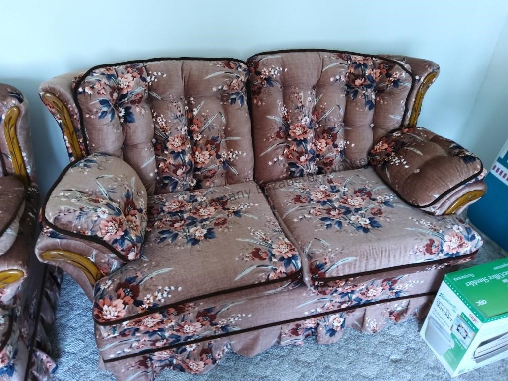 Nice floral mauve loveseat