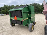 John Deere 375 Round Baler