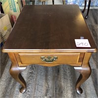 End table w/drawer w/French Provincial legs