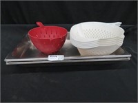 2 S/S OBLONG SHALLOW INSERTS - 6 PLASTIC STRAINERS