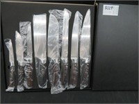 NEW 8 PIECE KNIFE SET IN CASE