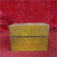 Wood dovetail oak recipe box.