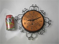 Horloge murale en cuivre et métal