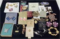 ASSORTED COSTUME JEWELRY, PINS, EARRING,
