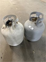 2 20lb propane tanks full