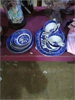 Set of blue dishes marked England.
1 tray, 6