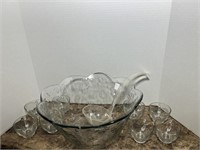 CLEAR PUNCH BOWL W/ 8 CUPS 13 3/4" DIA. X 7"