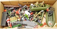 Box of Britains plastic soldiers - mixed