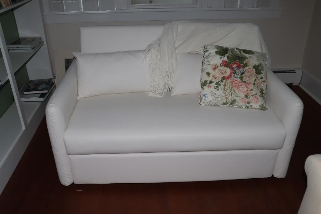 Day bed with trundle with pillows and throw 56.5"