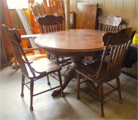 Round Pedestal Table w/4 Pressed Back Chairs
