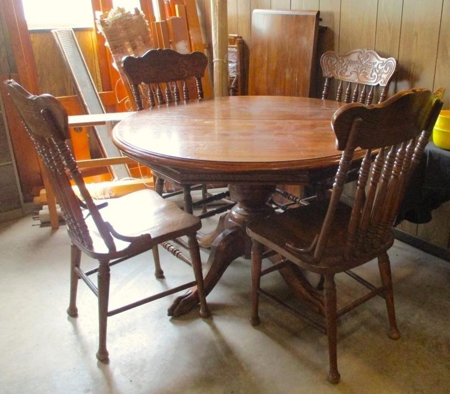 Round Pedestal Table w/4 Pressed Back Chairs