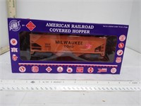 RMT By Aristo American Railroad Covered Hopper