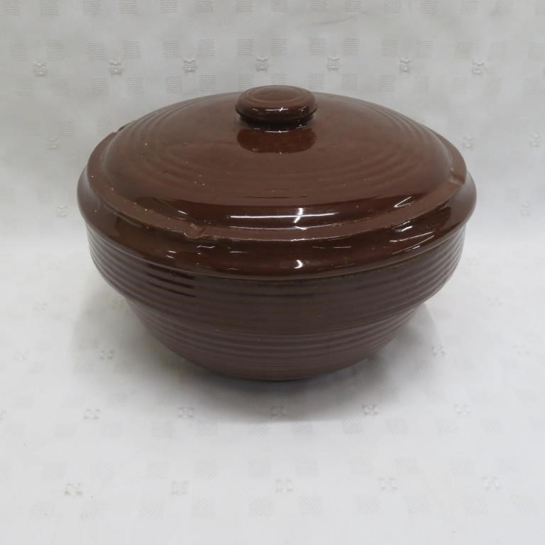 Ribbed Casserole / Beanpot w / Lid - Stoneware