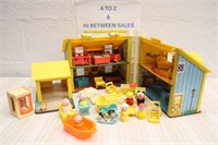 1969 FISHER PRICE FAMILY PLAY HOUSE