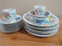 18 Pieces of Heinrich Germany Floral Dishes