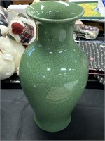 Green Chinese crackle glaze vase.