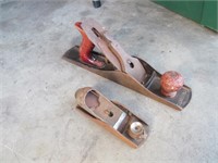 2 wooden planes