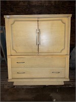 Blonde dresser with drawers