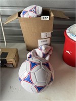 5 Size 5 Soccer Balls U246